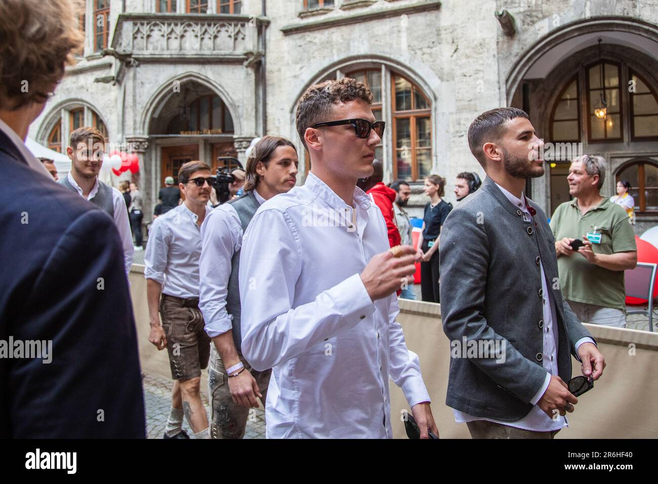 München, Deutschland. 28. Mai 2023. Josip Stanisic, Yann Sommer, Benjamin Pavard, Lucas Hernandez bei der Meisterfeier der FC Bayern Herren und FC Bayern Damen am 28.5.2023 in München. -- Josip Stanisic, Yann Sommer, Benjamin Pavard, Lucas Hernandez bei der Bundesliga Championship Celebration am 28. Mai 2023 in München. (Foto: Alexander Pohl/Sipa USA) Guthaben: SIPA USA/Alamy Live News Stockfoto