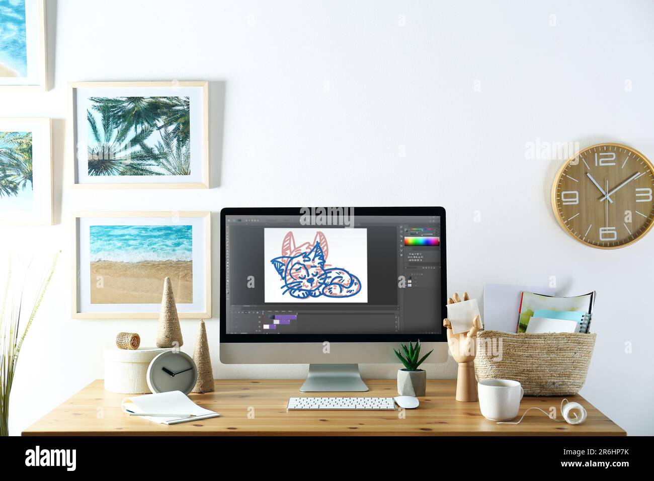 Arbeitsplatz des Animators. Moderner Computer mit Illustration auf dem Bildschirm Stockfoto