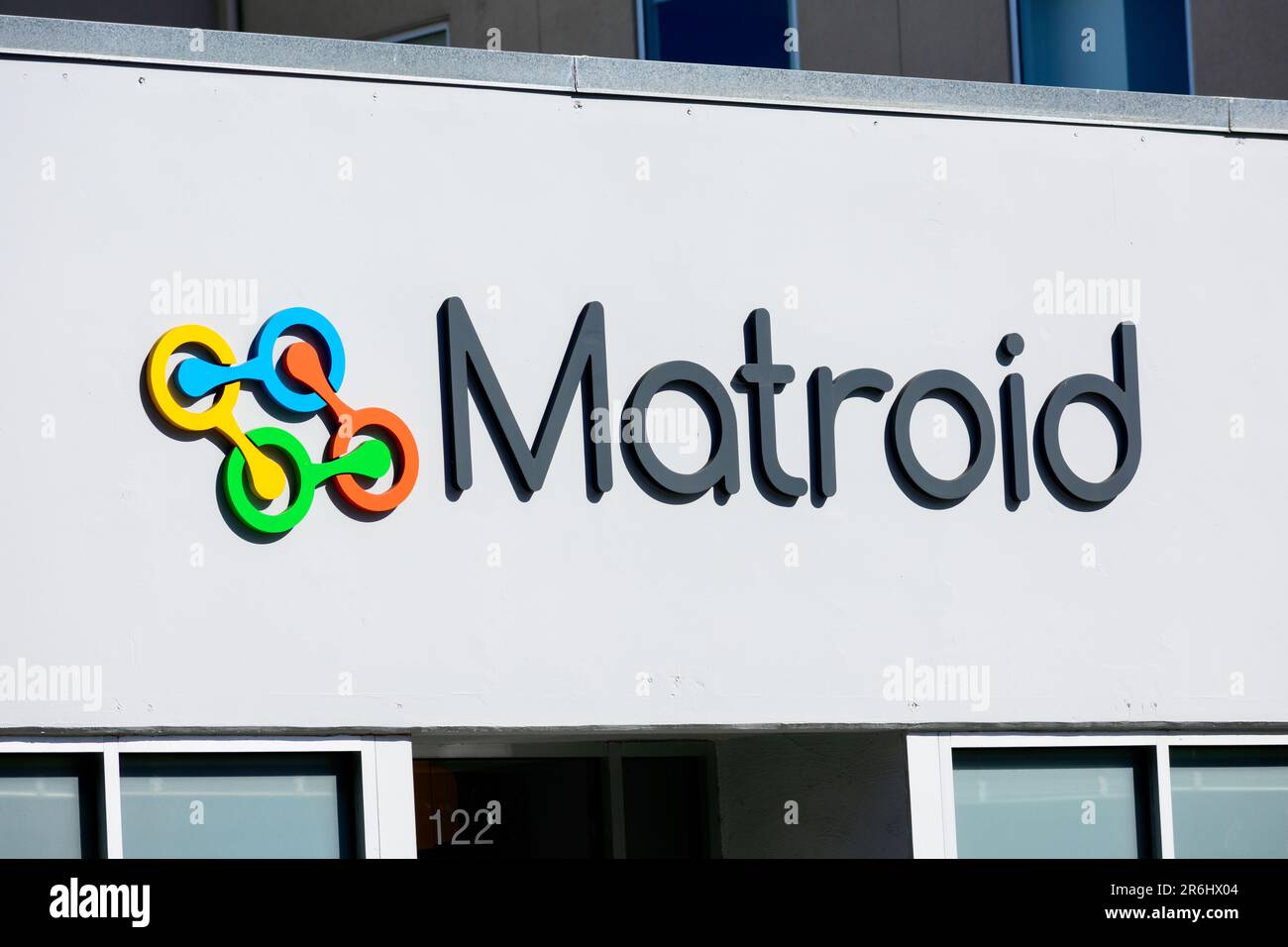 Matroid-Schild, Logo einer Computervision-Firma auf der Außenfassade des Hauptgebäudes - Palo Alto, Kalifornien, USA - 2023 Stockfoto