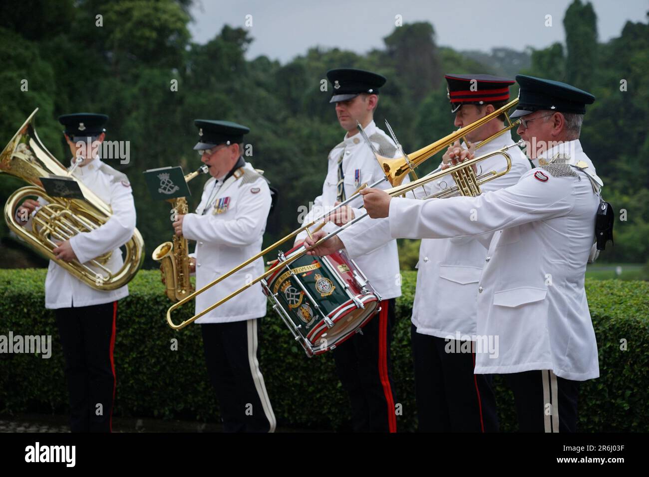 Bogor, Indonesien. 06. Juni 2023. The Royal Yeomanry (Inns of Court and City Yeomanry) am 6. Juni 2023 in Bogor Botanical Gardens in Bogor, West Java, Indonesien, Im Rahmen der Feier der Geburtstagspartei des Königs (KBP), dem offiziellen Geburtstag von König Karl III., der im Juni von Botschaften und Hohen Kommissaren auf der ganzen Welt begangen wird. (Foto: Ryan Maulana/INA Photo Agency/Sipa USA) Guthaben: SIPA USA/Alamy Live News Stockfoto