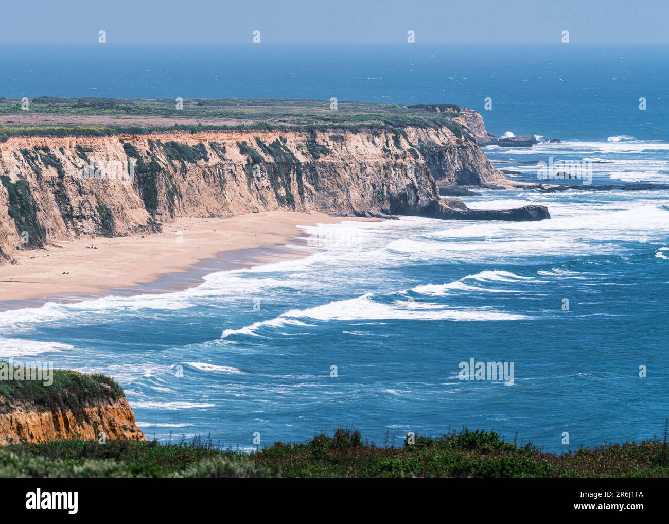 Der Great Highway ab San Francisco bietet ein schönes Fahrerlebnis mit fantastischem Blick auf die Küste und viele markante Klippen. Stockfoto