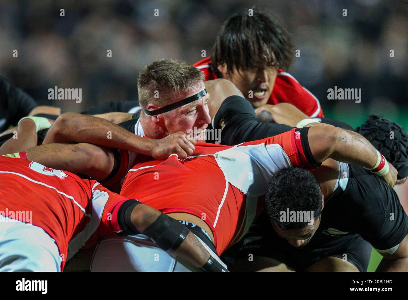 Neuseeländischer Brad Thorn in einem Skrum gegen Japan während eines Poolspiels Ein Spiel der Rugby-Weltmeisterschaft 2011, Waikato Stadium, Hamilton, Neuseeland, Freitag, 16. September 2011. Stockfoto