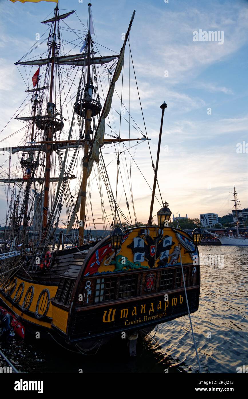 Rouen, Frankreich. 09. Juni 2023. Fregatte Shtandart - Zusammenkunft von Großschiffen, Booten und Militärschiffen für die achte Ausgabe der Armada vom 8. Bis 18. Juni 2023 am Kai der seine in Rouen, Frankreich. Kredit: Bernard Menigault/Alamy Live News Stockfoto