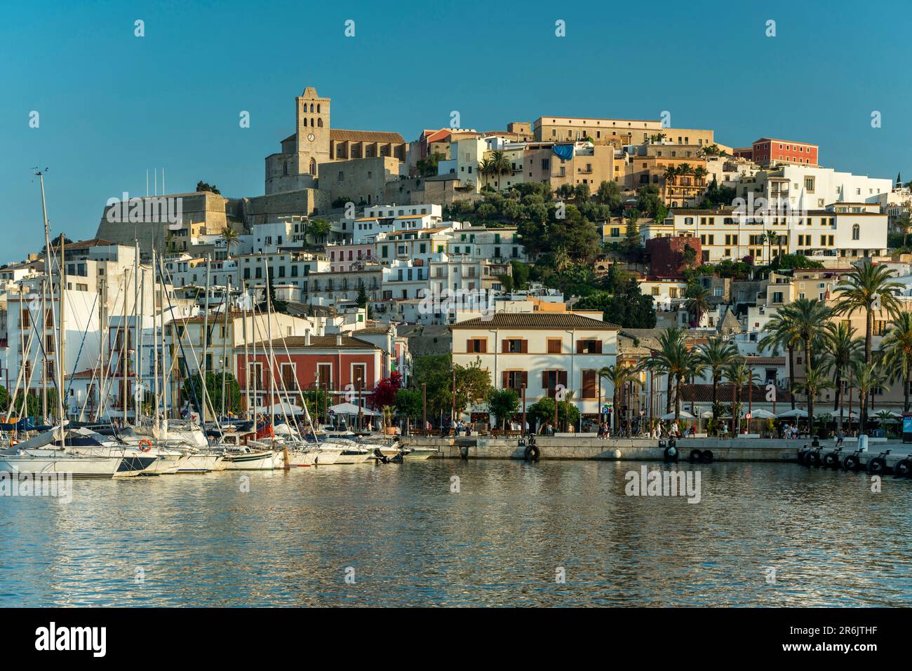 ALTSTADT AM WASSER IBIZA BALEARISCHE INSELN SPANIEN Stockfoto