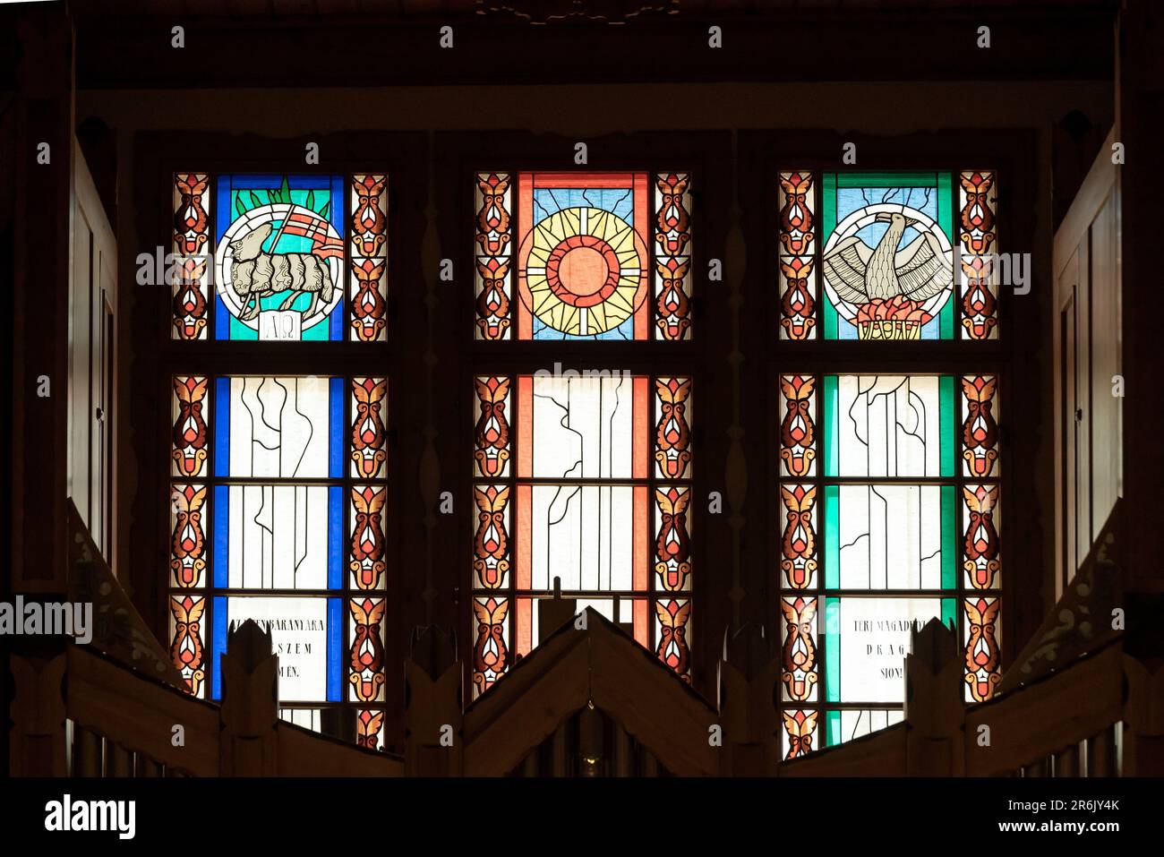 Die hölzerne Kirche von Miskolc ist ein einzigartiger Gottesdienst. Der Tempel wurde nur aus Holz gebaut. Ein fantastisches farbenfrohes Gebäude mit Holzschnitzereien. Stockfoto