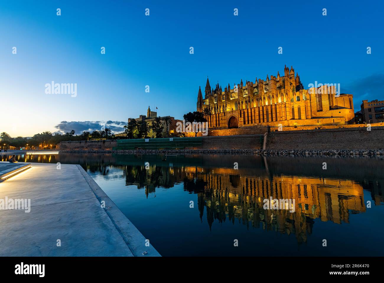 Kathedrale von Palma bei Nacht, Mallorca, Balearen, Spanien, Mittelmeer, Europa Stockfoto