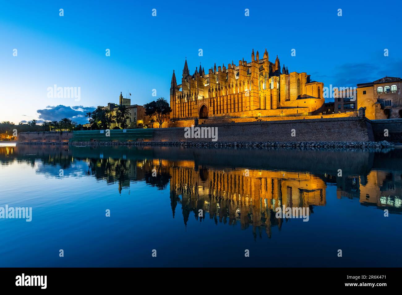 Kathedrale von Palma bei Nacht, Mallorca, Balearen, Spanien, Mittelmeer, Europa Stockfoto