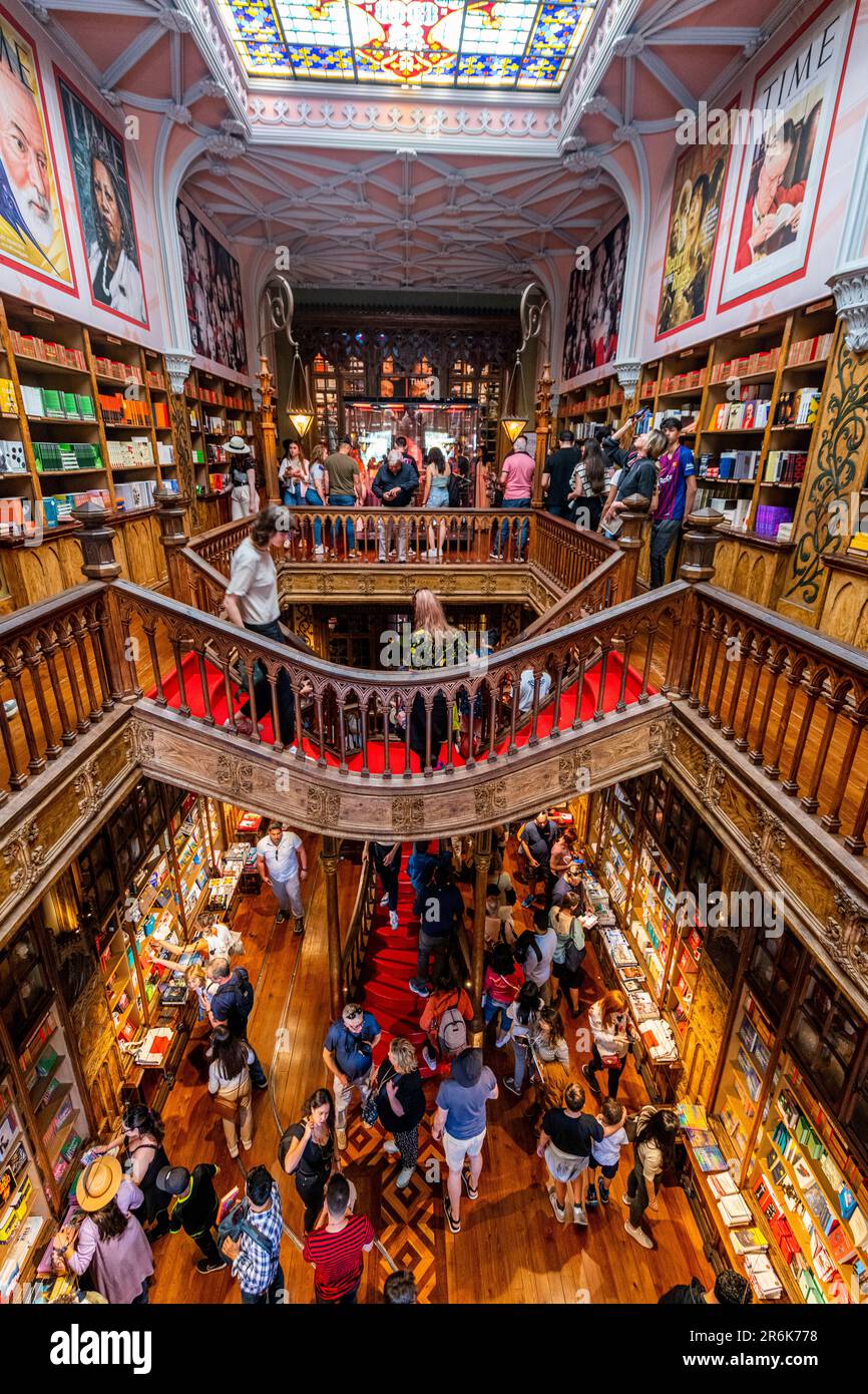 Innere der Lello (Harry Potter Bibliothek), UNESCO-Weltkulturerbe, Porto, Norte, Portugal, Europa Stockfoto