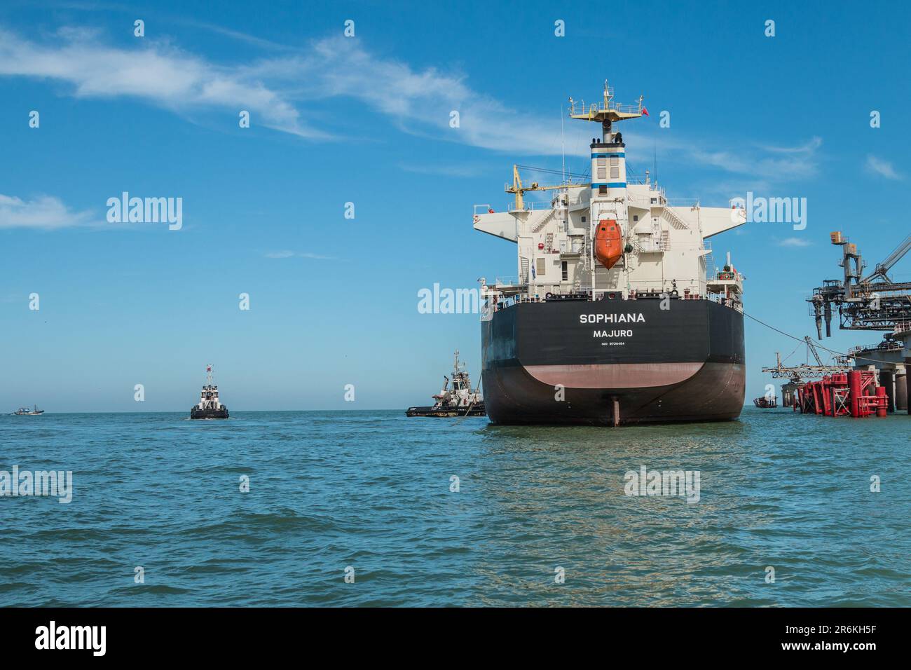 Massengutfrachter Sophiana Majuro: Vor Anker im Hafen Laayoune in der marokkanischen Sahara Stockfoto