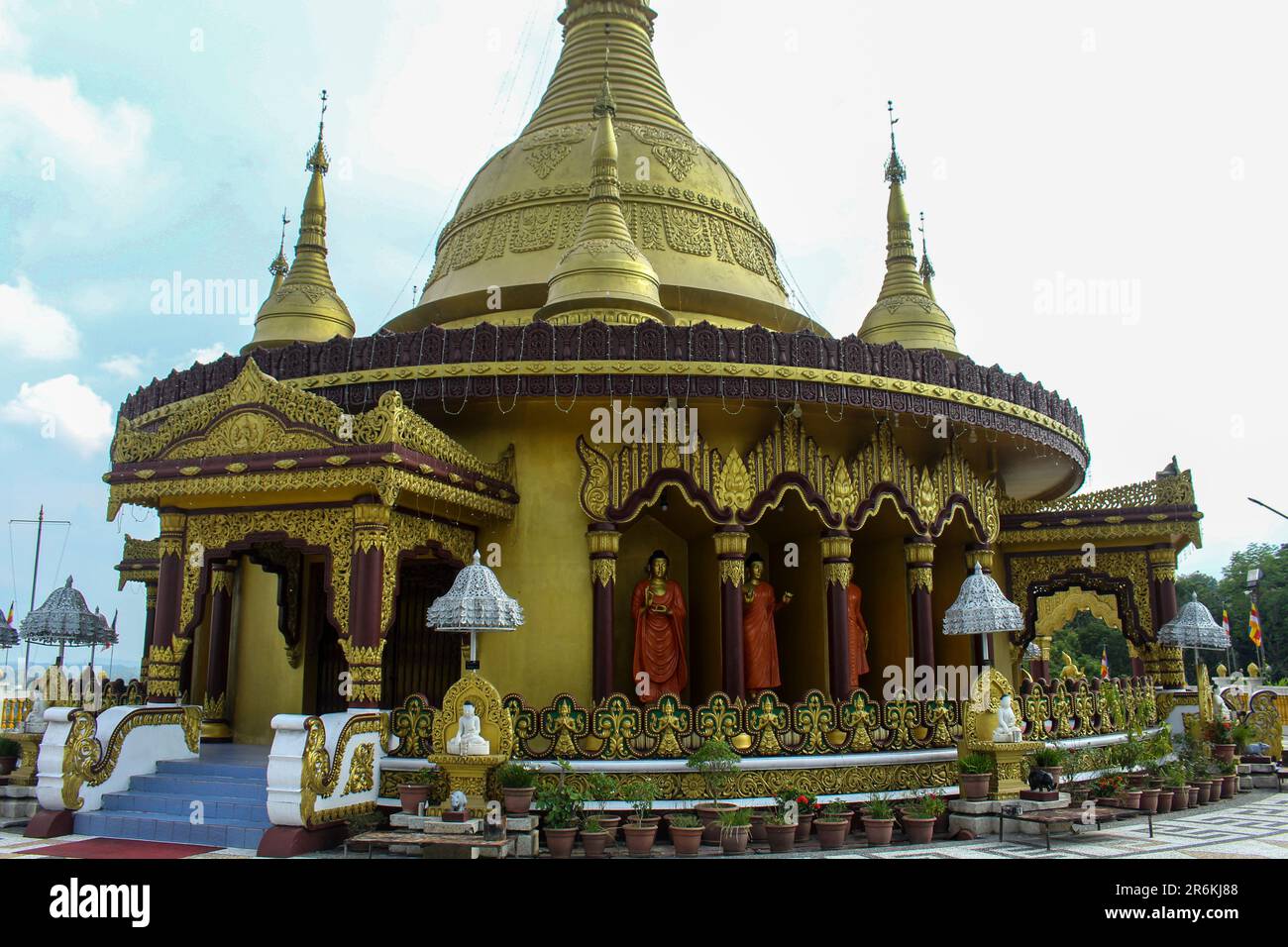 Der größte buddhistische Theravada-Tempel in Bangladesch mit dem zweitgrößten Buddha-Goldenen Tempel Stockfoto