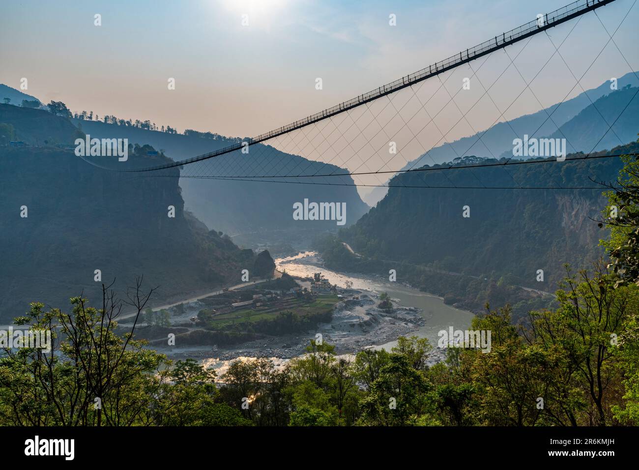 Hängebrücke von Pokhara über den Fluss Bhalam, Pokhara, Nepal, Asien Stockfoto