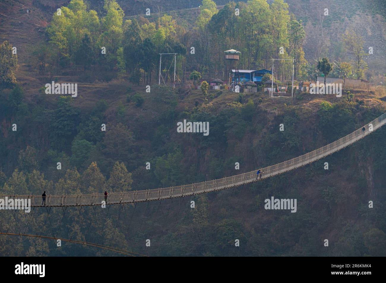 Hängebrücke von Pokhara über den Fluss Bhalam, Pokhara, Nepal, Asien Stockfoto