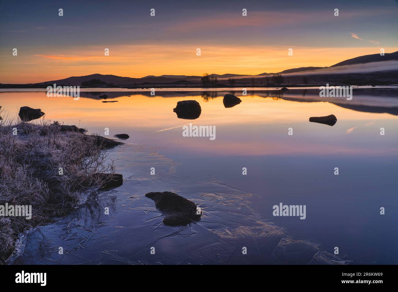 Sonnenaufgang über Rannoch Moor im Winter, Schottland, Großbritannien, Europa Stockfoto