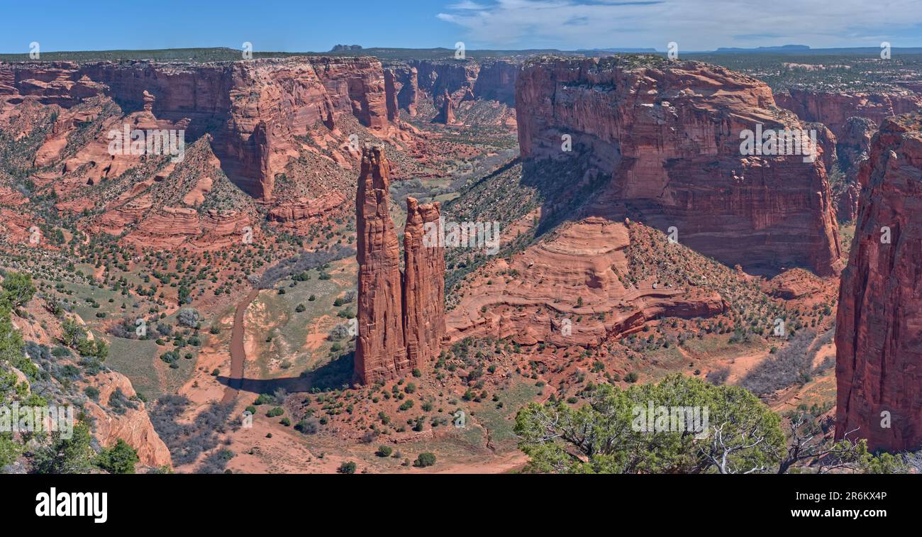 Blick auf Spider Rock vom Aussichtspunkt am Ende des Canyon De Chelly National Monument South Rim, Arizona, Vereinigte Staaten von Amerika, Nordamerika Stockfoto