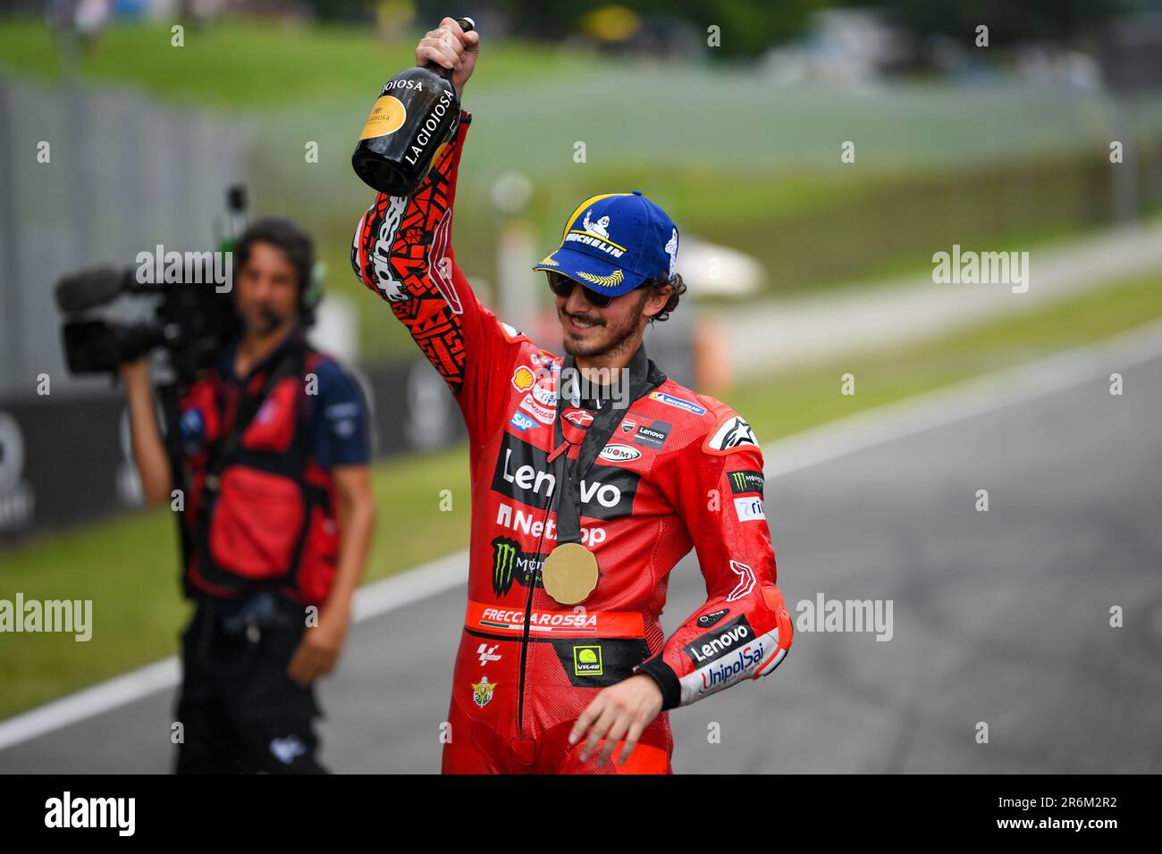 Mugello, Italien. 10. Juni 2023. Francesco Bagnaia IT Ducati Lenovo Team Ducati feiert das Sprint-Rennen-Podium während der MotoGP-Weltmeisterschaft Tissot Sprint MotoGP Grand Prix von Italien am 10. Juni 2023 auf der Mugello International Circuit in Mugello, Italien (Foto von Alessio Marini/LiveMedia). SIPA US/Alamy Live News Stockfoto