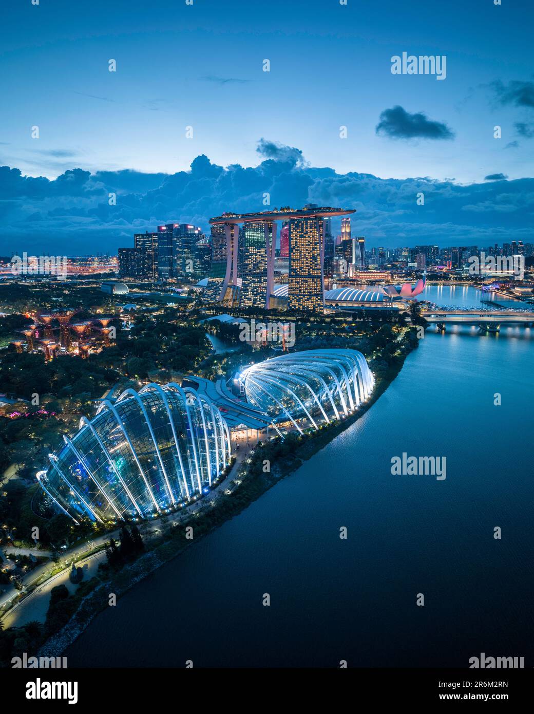 Blick auf den Stadthafen von Singapur bei Nacht, Singapur, Südostasien, Asien Stockfoto