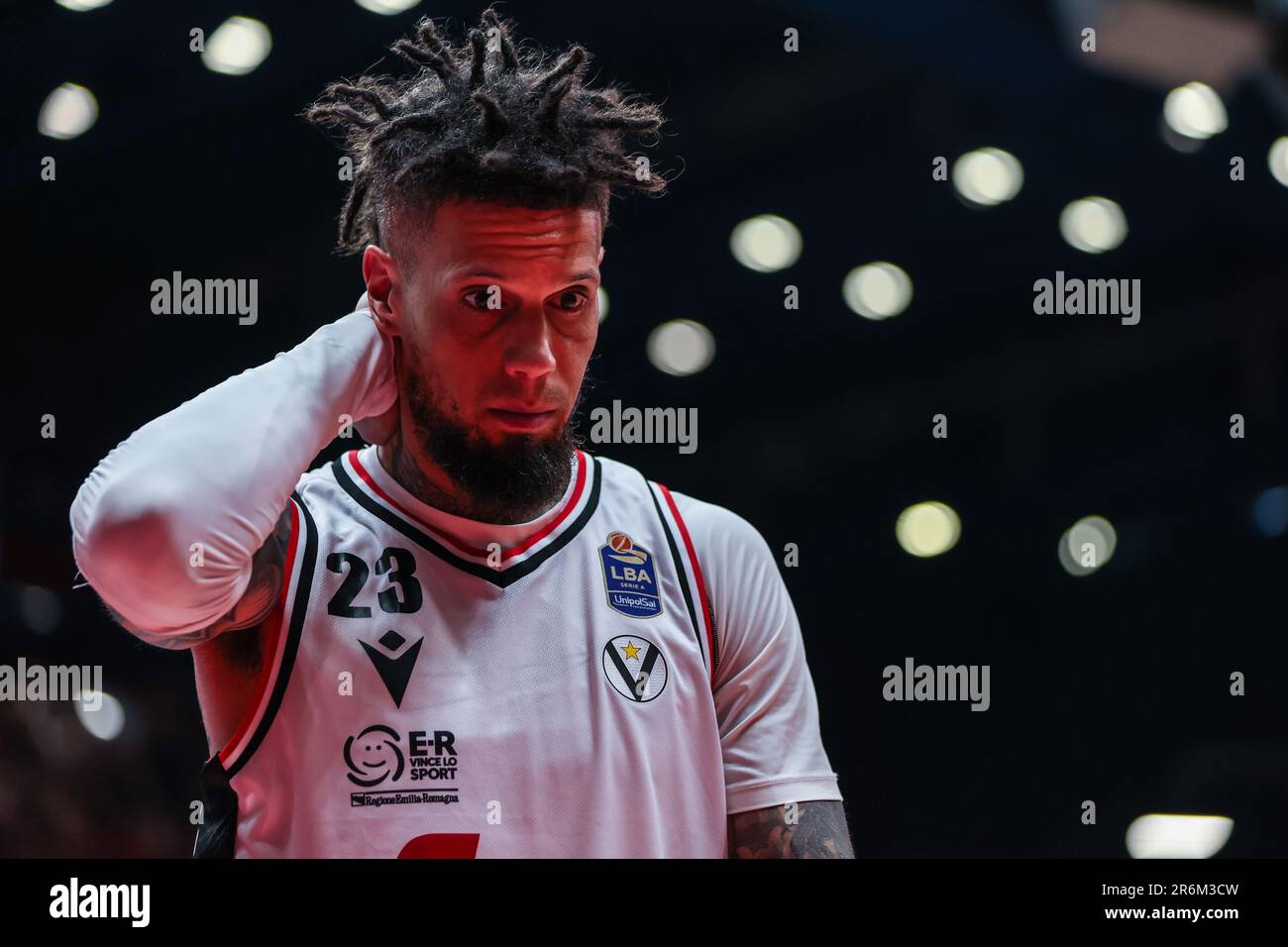 Daniel Hackett Nr. 23 von Virtus Segafredo Bologna gesehen während der LBA Lega Basket A Finals 2023 Spiel 1 zwischen EA7 Emporio Armani Mailand und Virtus Segafredo Bologna im Mediolanum Forum. Endstand: Milano 92:82 Virtus Bologna. Stockfoto