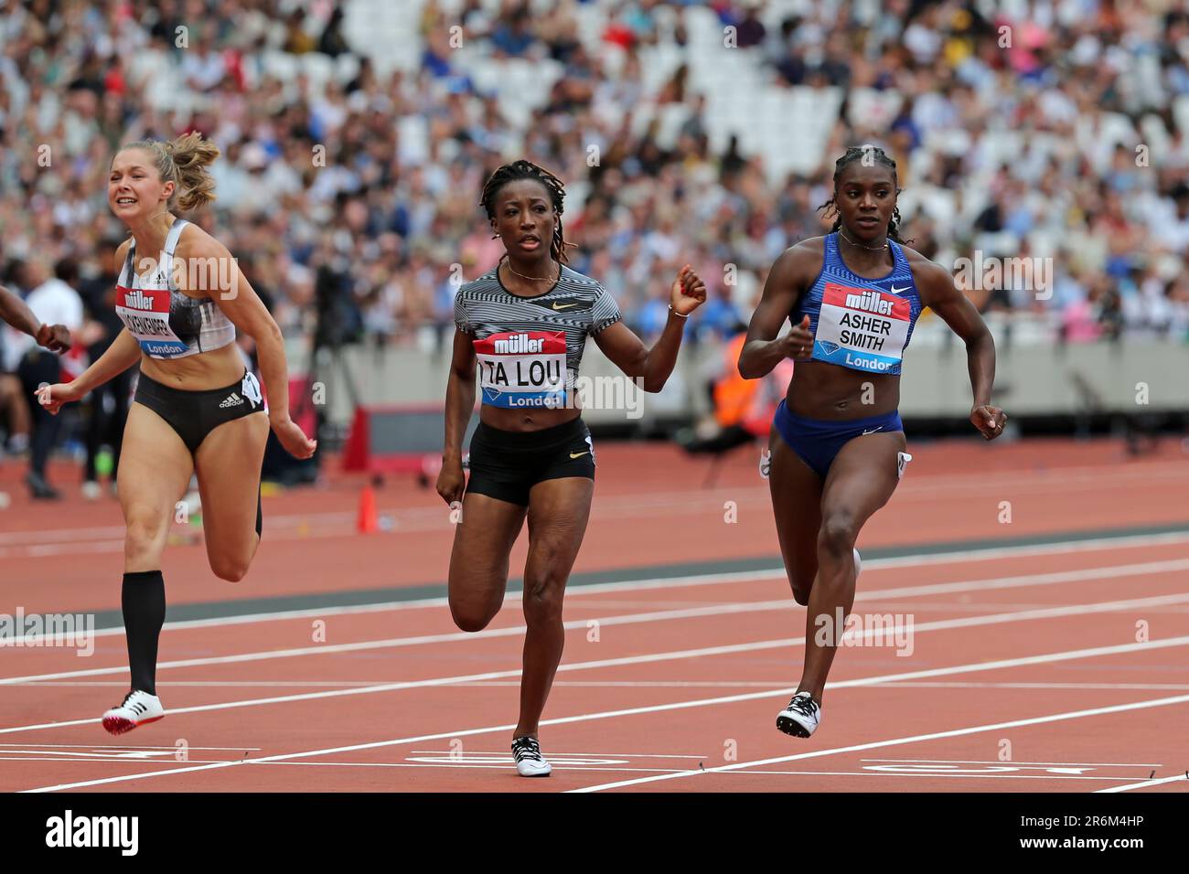 Dina ASHER-SMITH (Großbritannien), Marie-Josée TA LOU (Côte d'Ivoire, Elfenbeinküste), Gina LÜCKENKEMPER (Deutschland) überqueren die Ziellinie in der Women's 100m Heat 2 bei der 2019, IAAF Diamond League, Jubiläumsspiele, Queen Elizabeth Olympic Park, Stratford, London, Großbritannien. Stockfoto