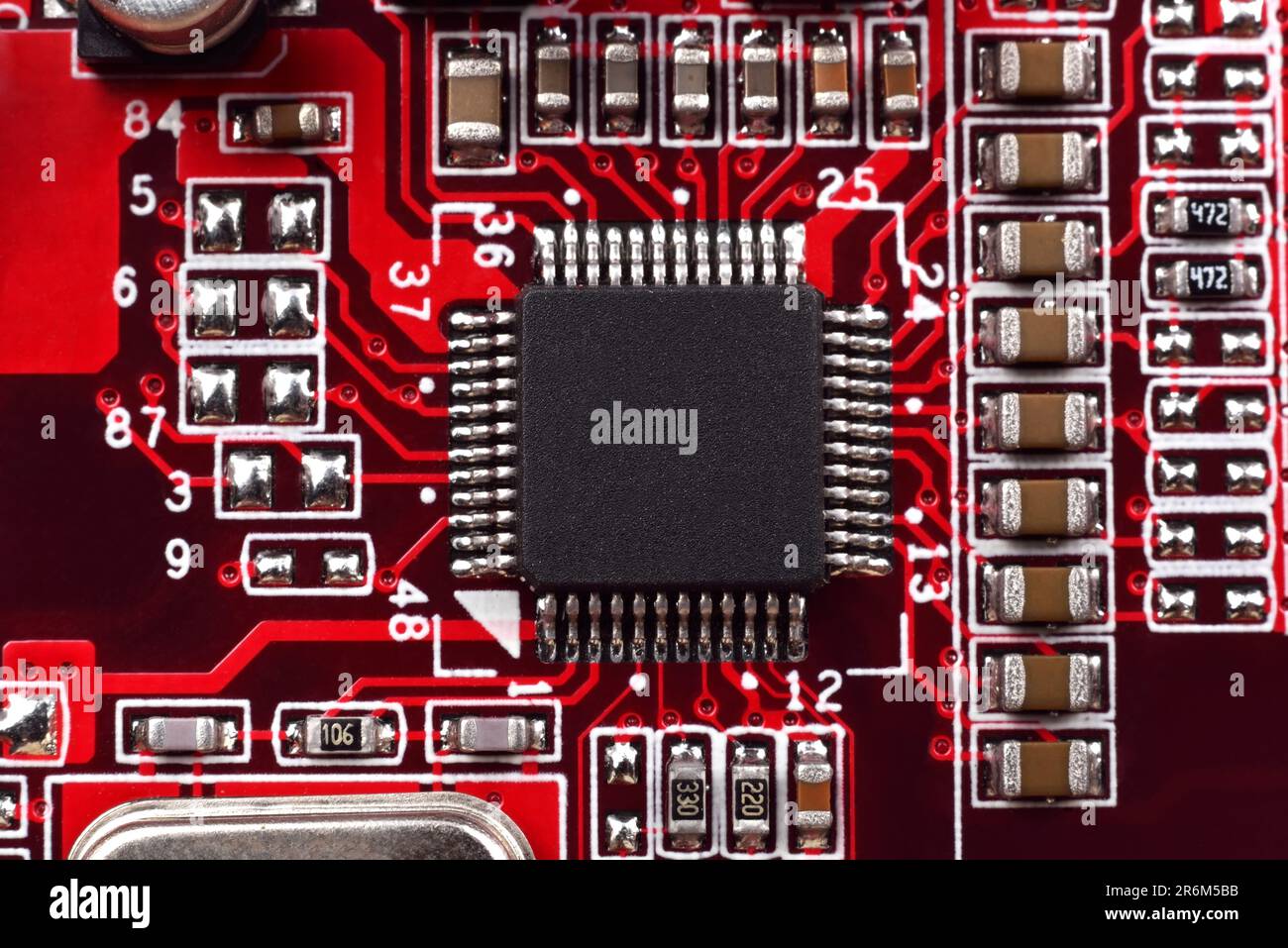 Elektronische Leiterplatte mit Mikrochip, Nahaufnahme Stockfoto