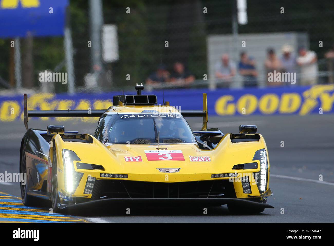 Le Mans, Frankreich. 10. Juni 2023. # 3, Le Mans, Frankreich, Renntag 10. JUNI 2023: Sebastian Bourdais, Renger Van der Zande, Scott Dixon, Team CADILLAC Racing, Cadillac V-Series R. Car, HYPERCAR Class, während der Übungssitzung der 24h. Von Le Mans am 10. Juni . Das Team Cadillac Racing rast in DER HYPERCAR-Klasse in den 24 Stunden des Le Mans Events auf der Rennstrecke de la Sarthe, kostenpflichtiges Bild, Foto Copyright © Geert FRANQUET/ATP Images (FRANQUET Geert /ATP/SPP) Credit: SPP Sport Press Photo. Alamy Live News Stockfoto