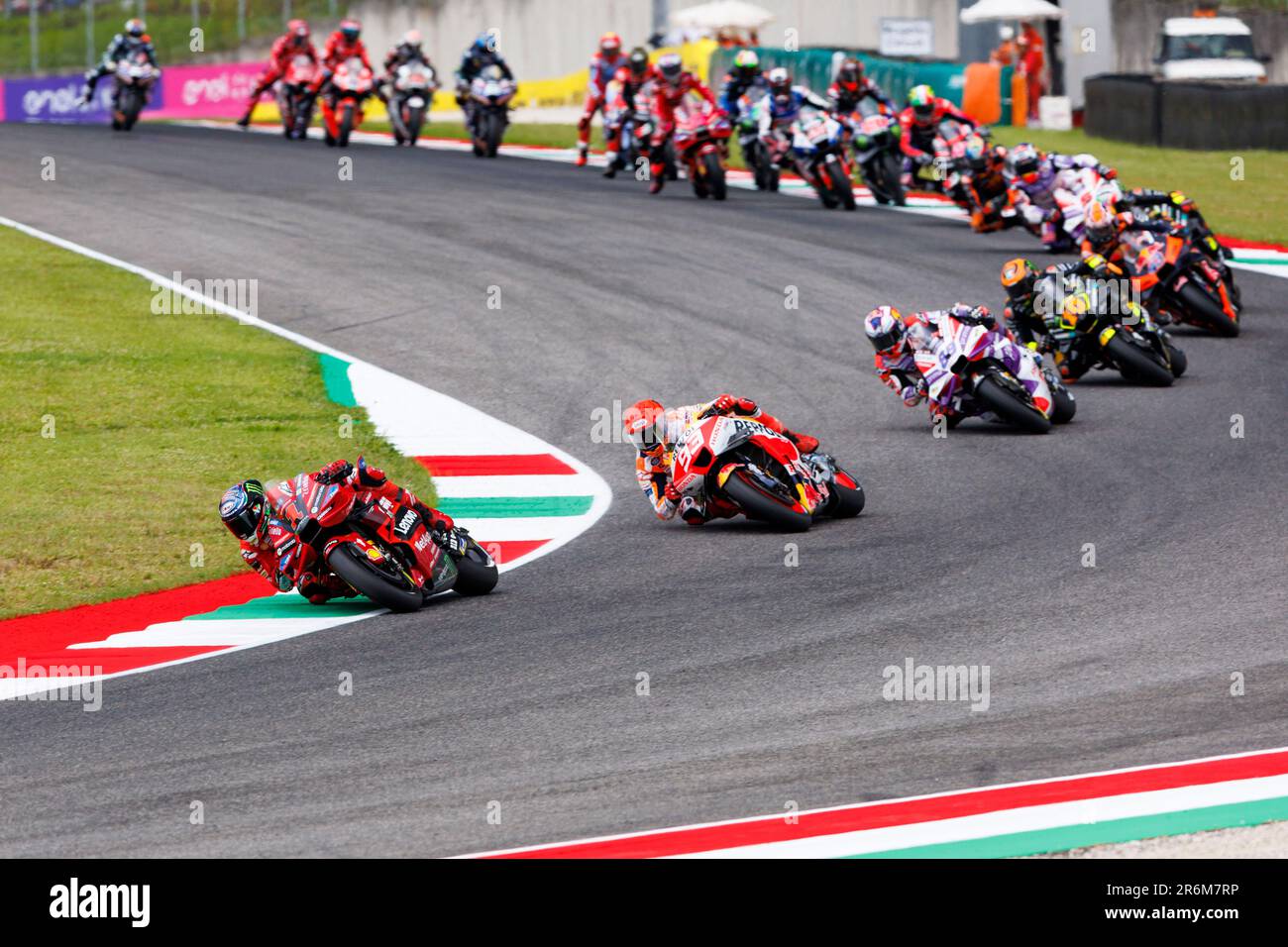 10. Juni 2023; Autodromo Internazionale del Mugello, Scarperia e San Piero, Florenz, Italien; 2023. Italienischer MotoGP-Qualifikationstag; Francesco Bagnaia, Marc Marquez, Jorge Martin, Luca Marini während des Sprint-Rennens Stockfoto