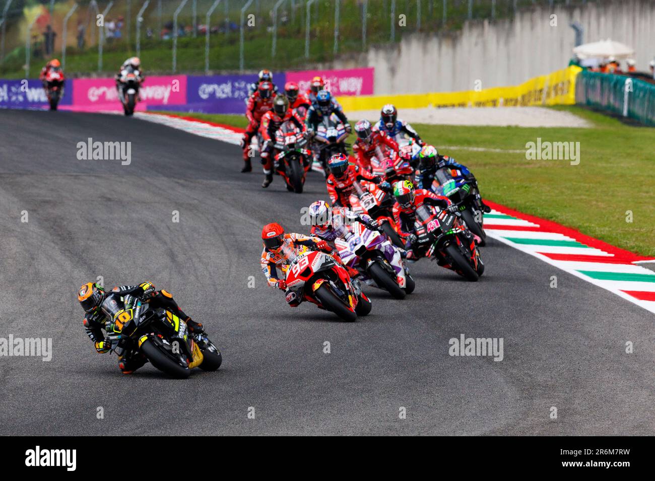 10. Juni 2023; Autodromo Internazionale del Mugello, Scarperia e San Piero, Florenz, Italien; 2023. Italienischer MotoGP-Qualifikationstag; Luca Marini, Marc Marquez, Jorge Martin während des Sprint-Rennens Stockfoto