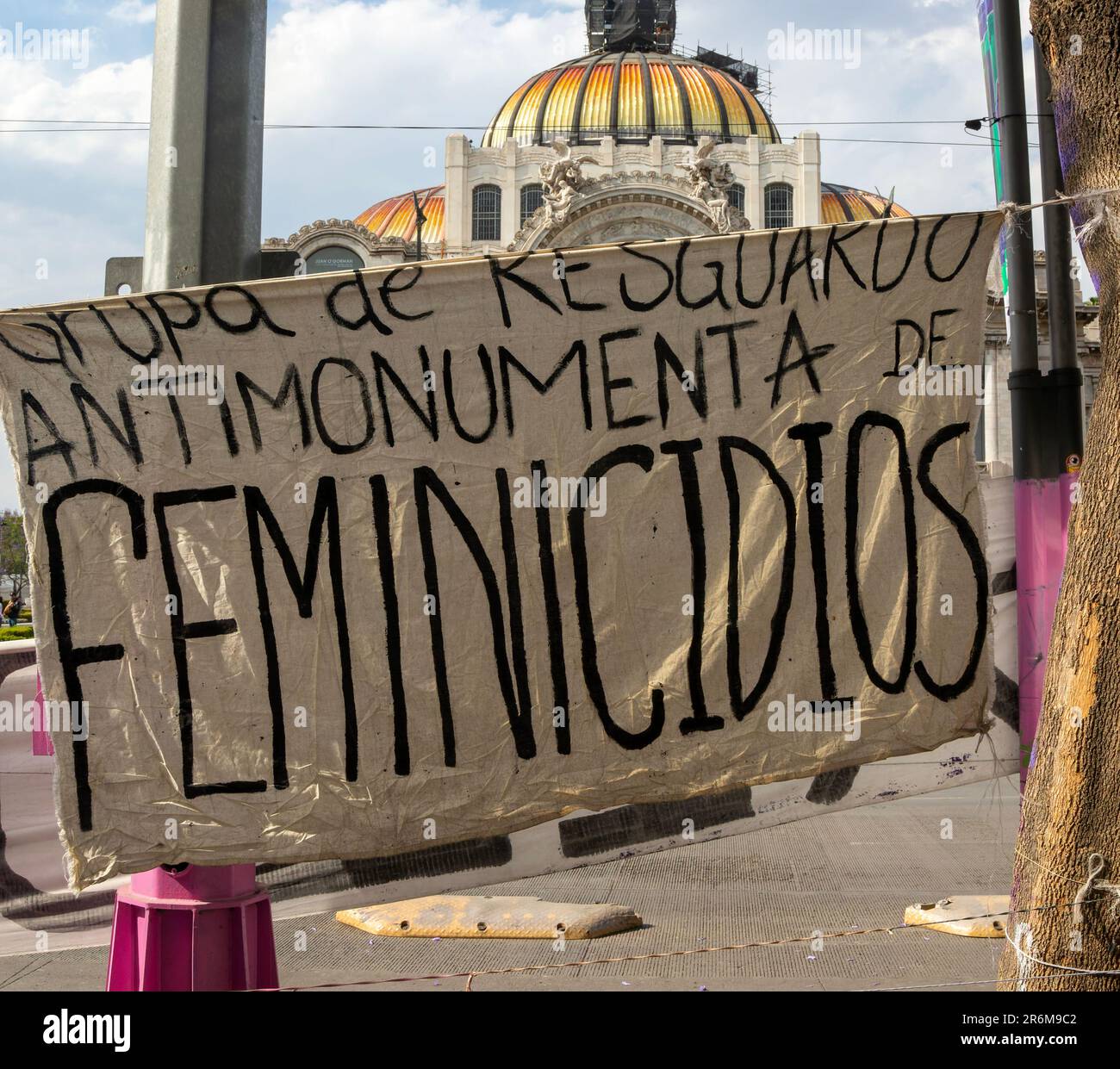 Protestbanner gegen Missbrauch und häusliche Gewalt gegen Frauen Frauenmord im Stadtzentrum von Mexiko-Stadt, Mexiko Stockfoto