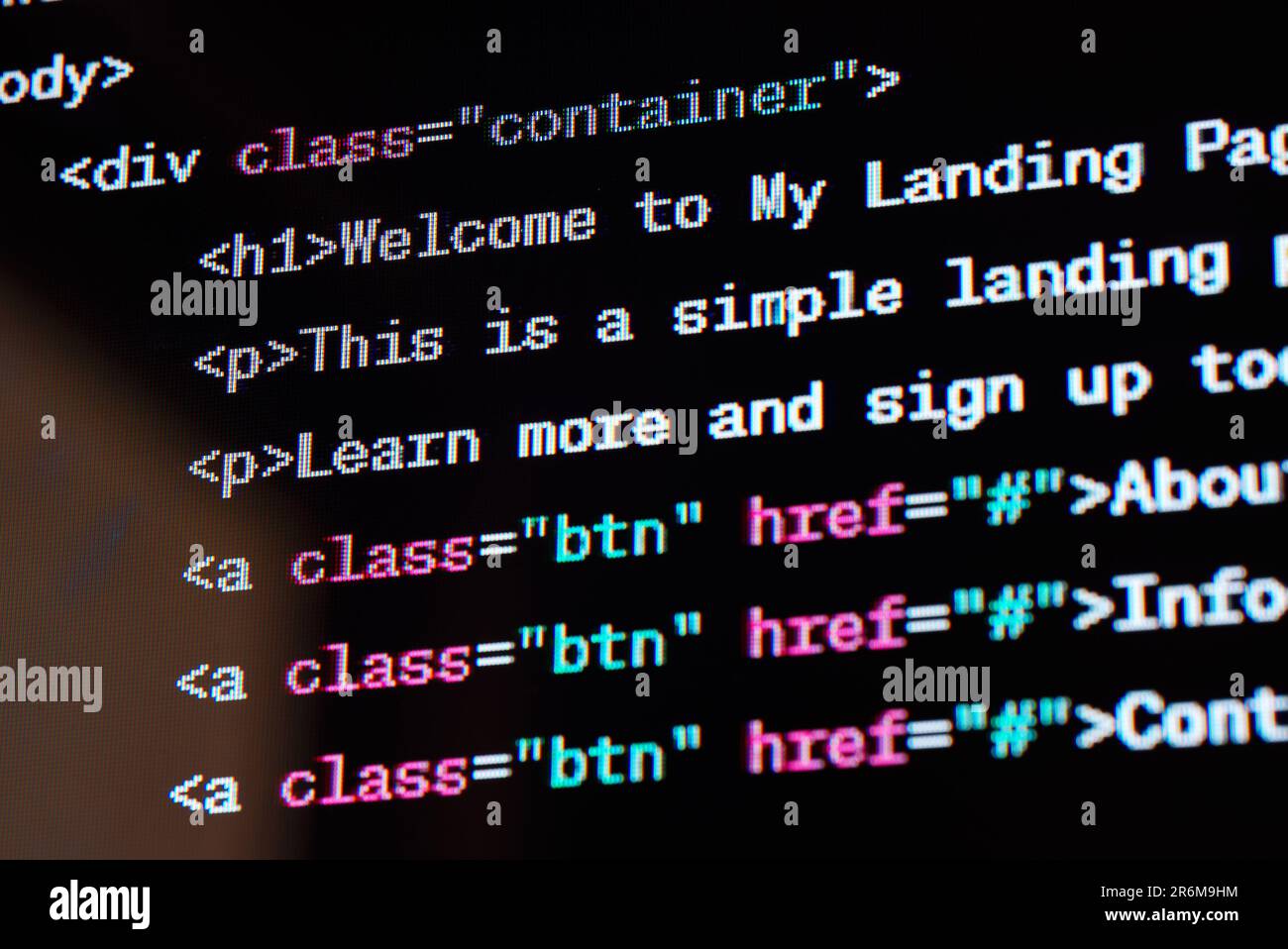Quellcode der HTML-Website auf dem Bildschirm. Stockfoto