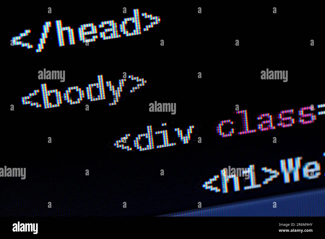Quellcode der HTML-Website auf dem Bildschirm. Stockfoto