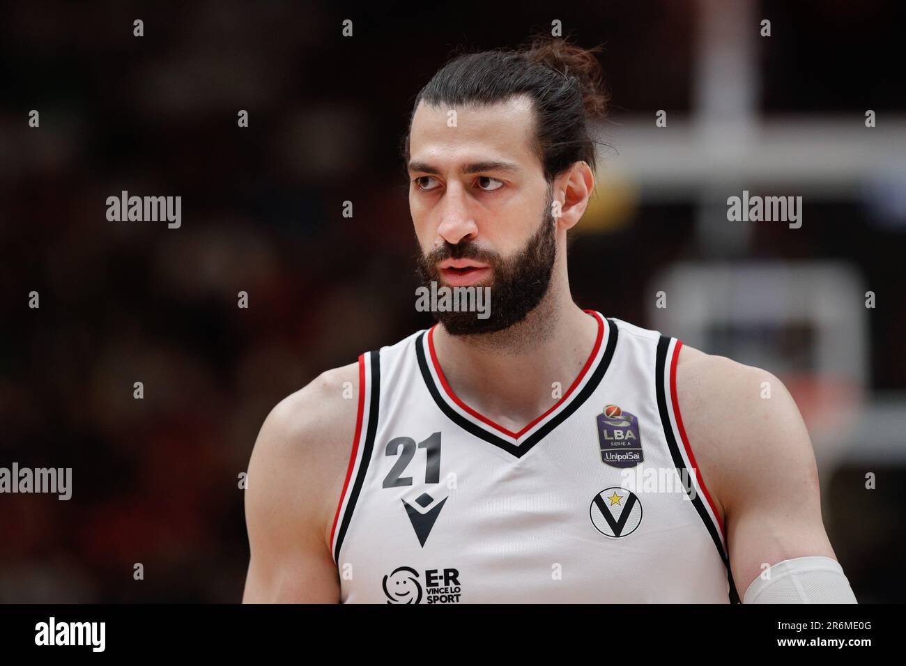 Mailand, Italien, Italien. 9. Juni 2023. Italien, Mailand, juni 9 2023: Tornike Shengelia (Virtus Forward) wartet während des Basketballspiels EA7 Emporio Armani Mailand vs Virtus Segafredo Bologna auf Einwurf im 2. Quartal. Finale game1. Playoff LBA 2022-2023 (Kreditbild: © Fabrizio Andrea Bertani/Pacific Press via ZUMA Press Wire) NUR REDAKTIONELLE VERWENDUNG! Nicht für den kommerziellen GEBRAUCH! Stockfoto