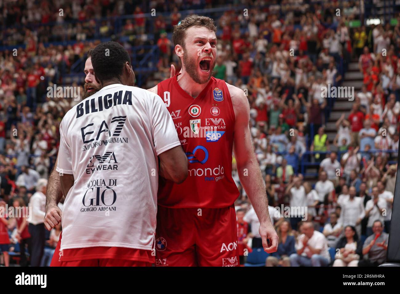 Mailand, Italien. 09. Juni 2023. Italien, Mailand, juni 9 2023: Nicolo? Melli (Armani Forward) Good Play Celebration im 4. Quartal während des Basketballspiels EA7 Emporio Armani Milan vs Virtus Segafredo Bologna, Final game1 Playoff LBA 2022-2023 (Foto: Fabrizio Andrea Bertani/Pacific Press/Sipa USA) SIPA USA/Alamy Live News Stockfoto