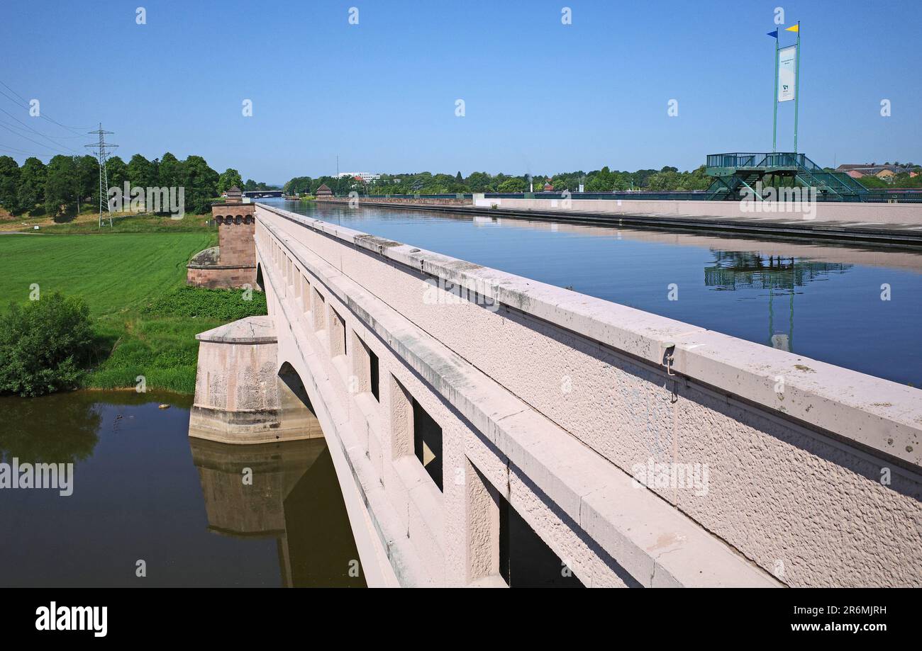 Minden, Deutschland - Juni 5 2023 das Minden Aquädukt besteht aus zwei parallelen Wasserbrücken, die den Mittellandkanal über die Weser führen. Es ist die Sektion Stockfoto