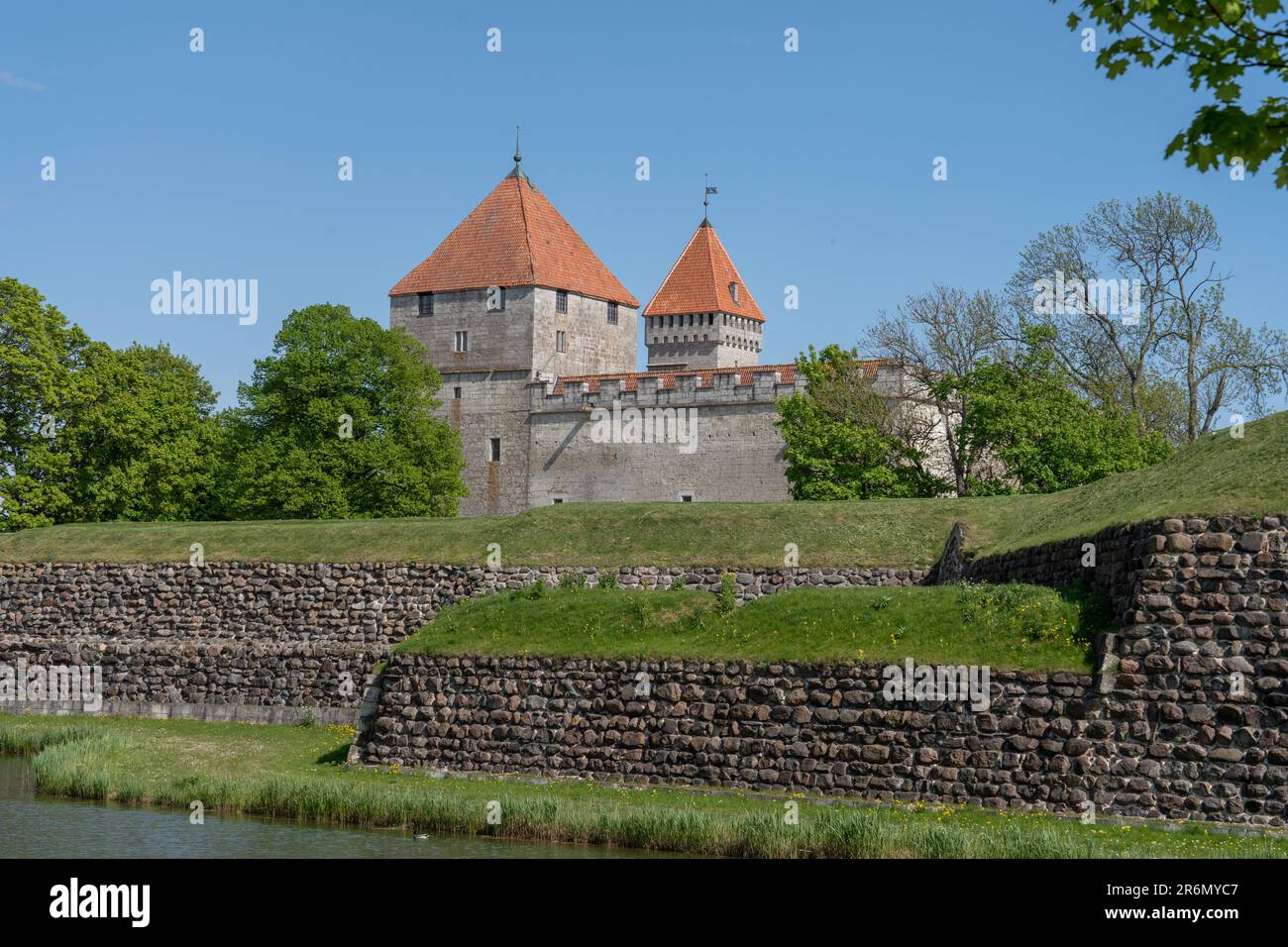 Wunderschöne Aussicht auf das Schloss Kuressaare auf der Insel Saaremaa in Estland Stockfoto
