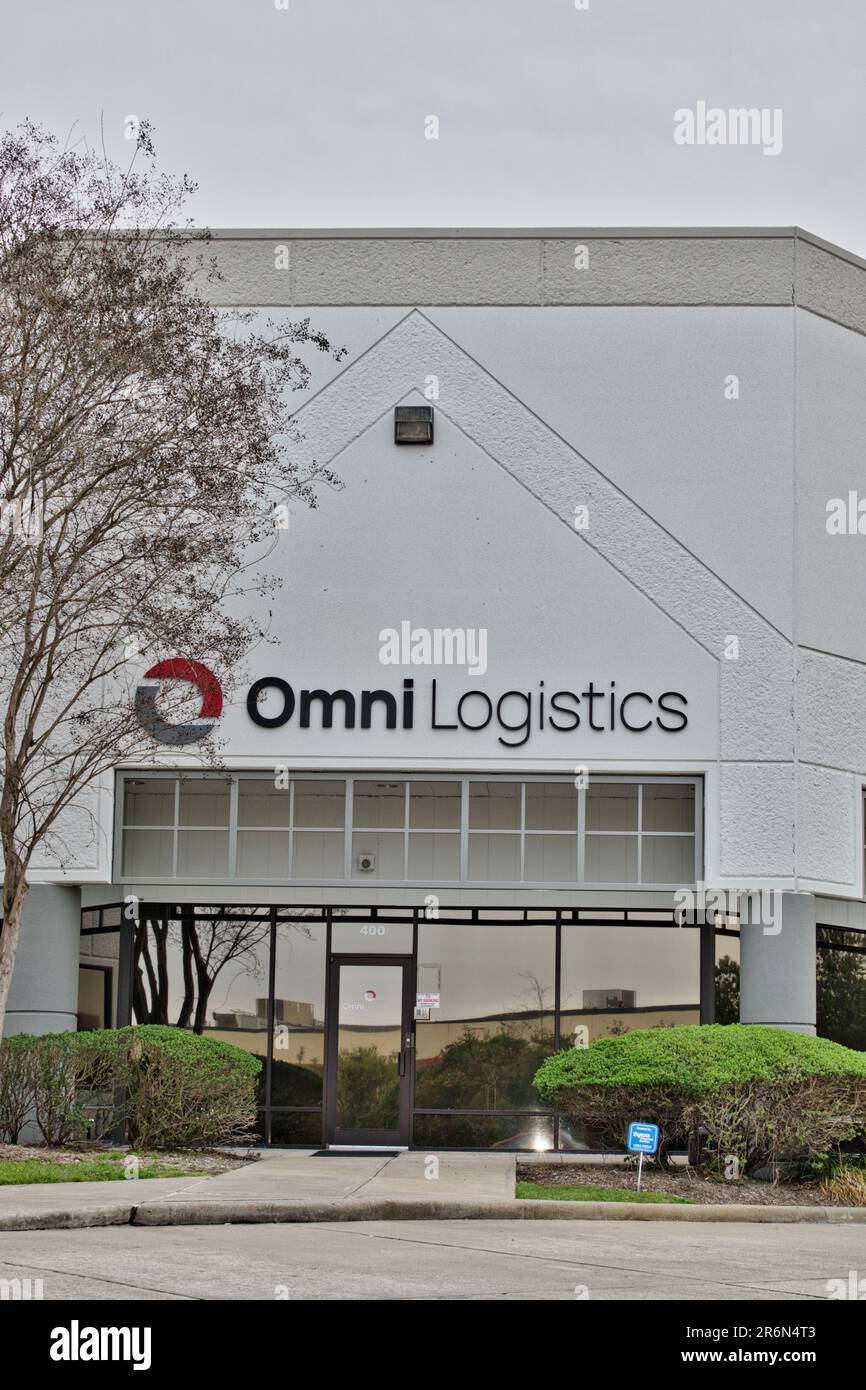 Houston, Texas, USA 02-25-2023: Außenansicht des Omni Logistics Bürogebäudes in Houston, TX. Logistik- und Speditionsunternehmen. Stockfoto