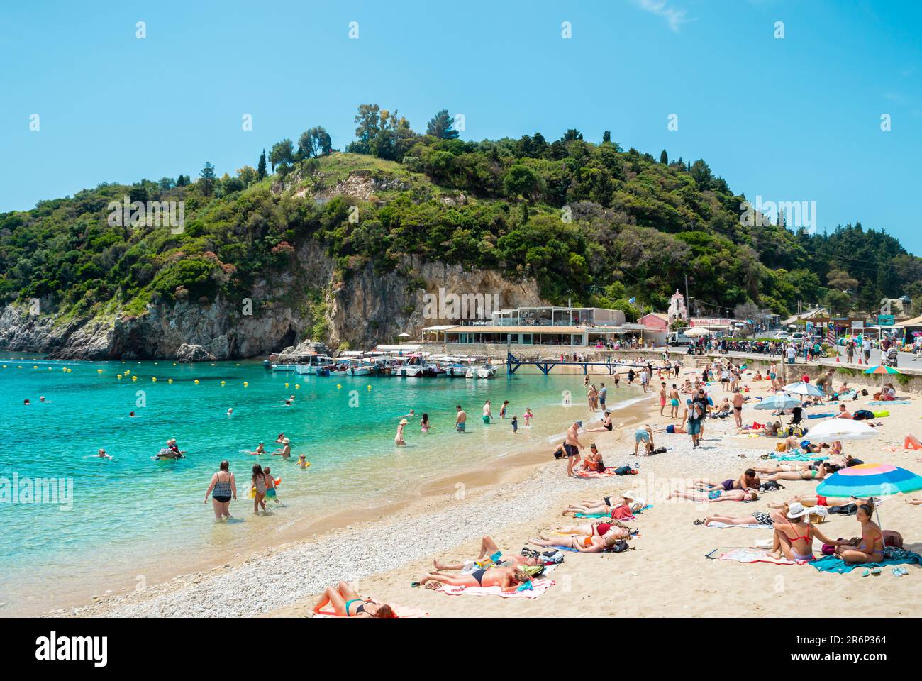 Paleokastritsa, Insel Korfu, Griechenland 3. Juni 2023 : toller Strand in Paleokastritsa, Insel Korfu, Griechenland Stockfoto
