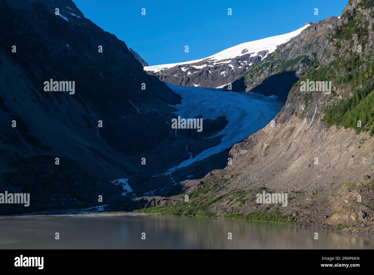 Bear Glacier bei Sonnenaufgang, Bear Glacier Park, British Columbia, Kanada. Stockfoto