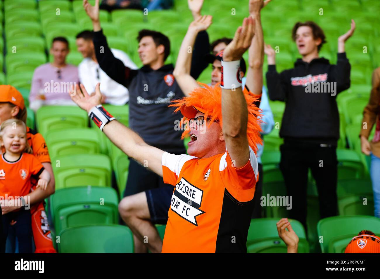 MELBOURNE, AUSTRALIEN - 14. MÄRZ: Ein Brisbane Roar-Fan singt während des Hyundai A-League-Fußballspiels zwischen dem FC Western United und dem FC Brisbane Roar am 14. März 2021 im AAMI Park in Melbourne, Australien. Stockfoto