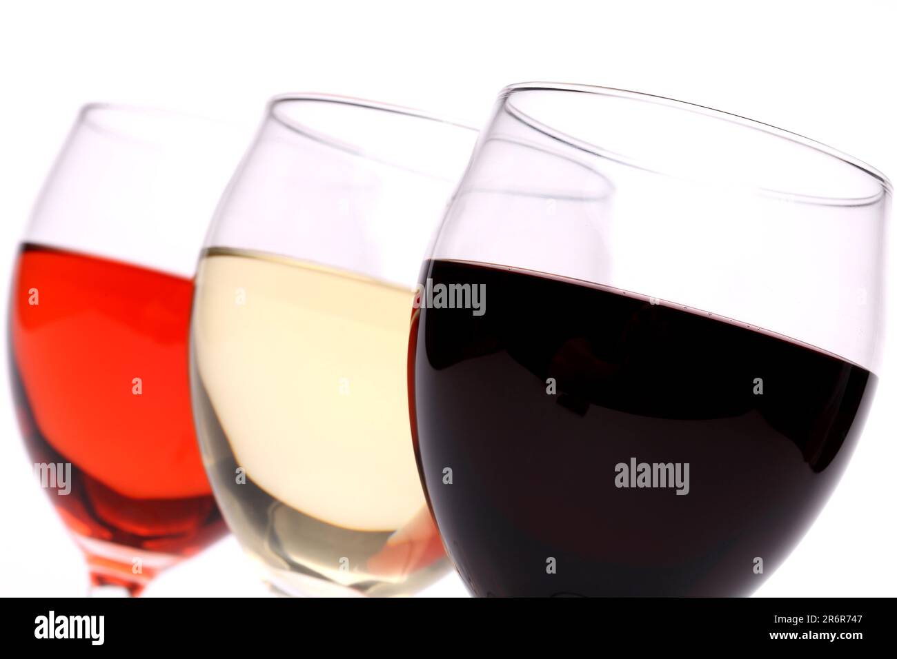 Set aus drei Gläsern Wein Nahaufnahme auf weißem Hintergrund Stockfoto