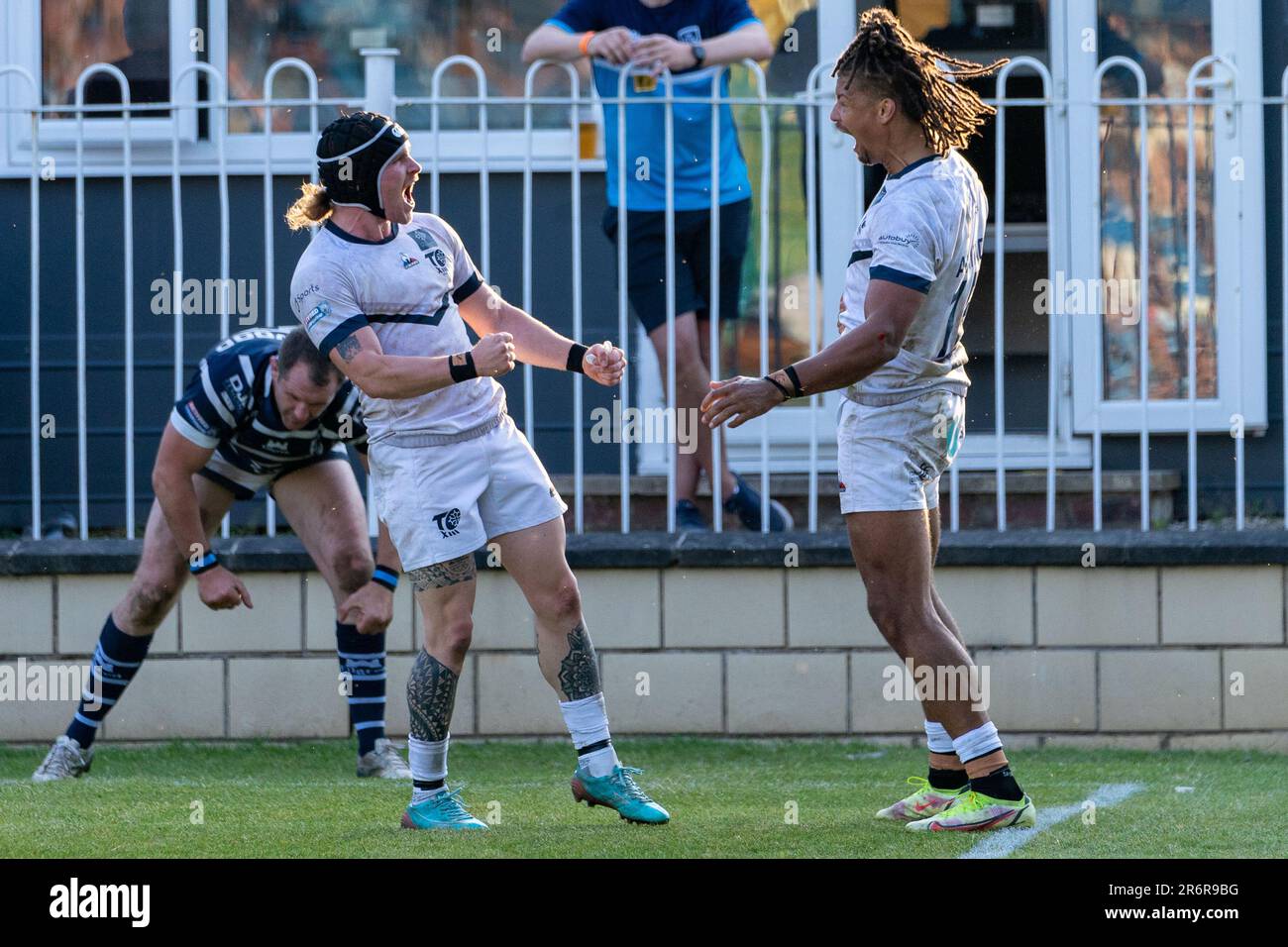 Featherstone, Großbritannien. 10. Juni 2023 Betfred Rugby League Championship: Featherstone Rovers gegen Toulouse Olympique. Nr. 18 Guy Armitage von Toulouse Olympique feiert seinen Versuch. Kredit Paul Whitehurst/Alamy Live News Stockfoto