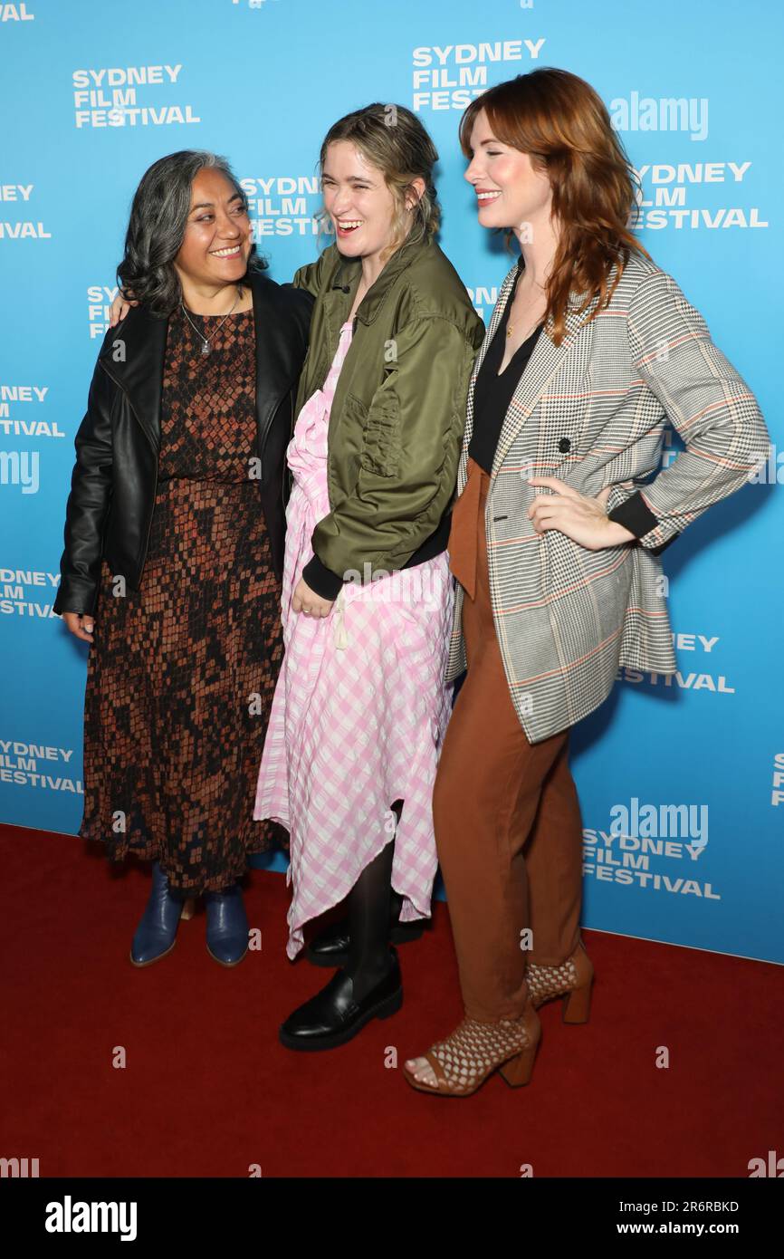 Sydney, Australien. 11. Juni 2023 70. Sydney Film Festival: Bad Behaviour, Australian Premiere Red Teppich im State Theatre, 49 Market Street. Im Bild, L-R: Produzent Desray Armstrong, Regisseurin Alice Englert und Crew Alana Cotton. Kredit: Richard Milnes/Alamy Live News Stockfoto