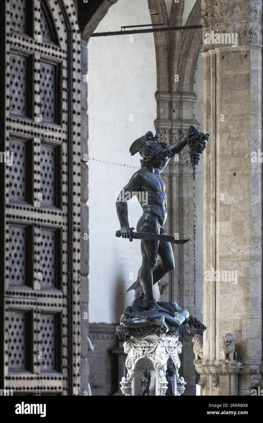 Perseus mit dem Leiter der Medusa von Benvenuto Cellini, Loggia dei Lanzi, Florenz, Italien, Europa Stockfoto