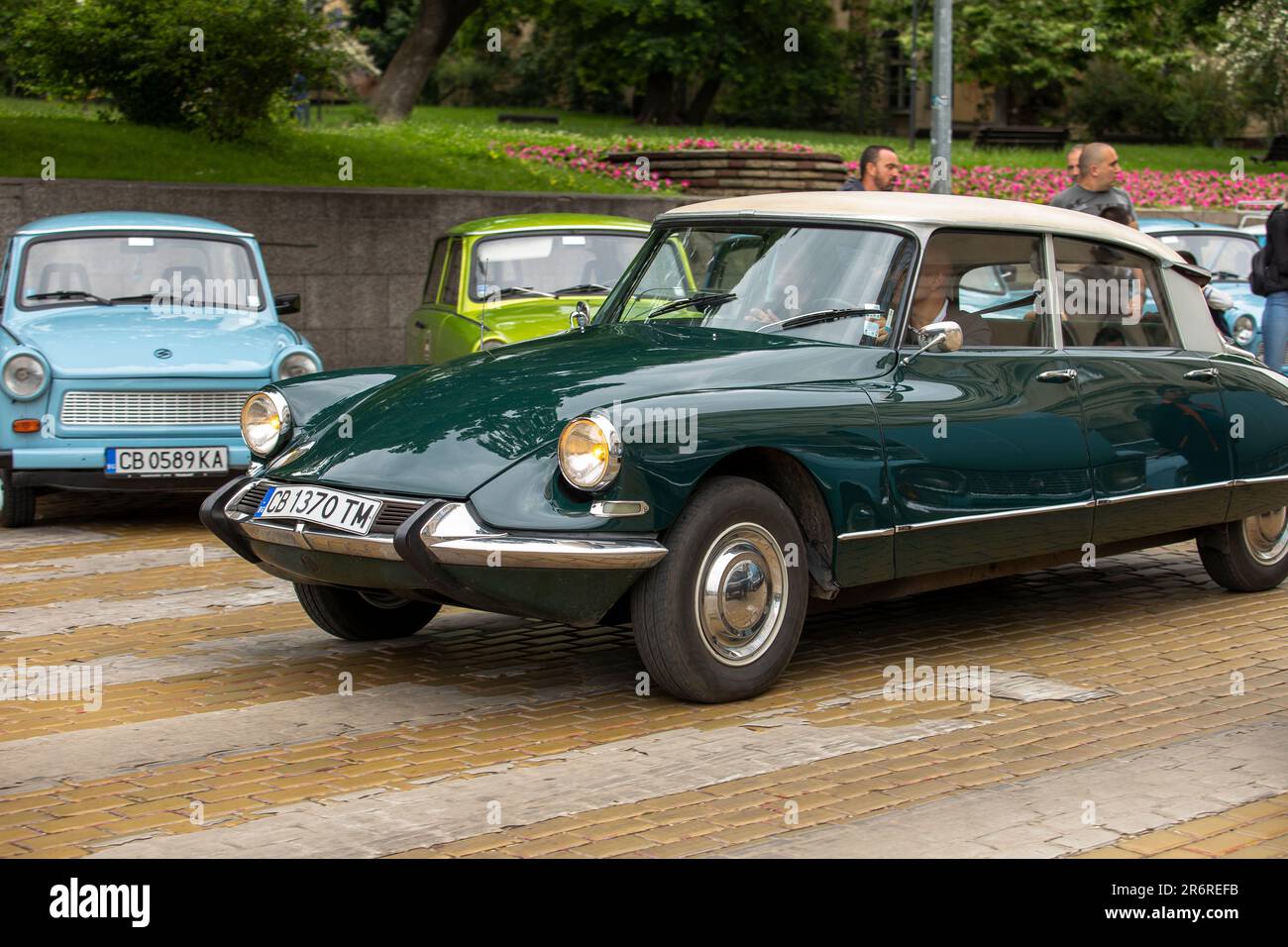 Sofia, Bulgarien - 10. Juni 2023: Retro-Parade mit altem Oldtimer oder Oldtimer oder Auto, Retro-Retro-Auto Stockfoto