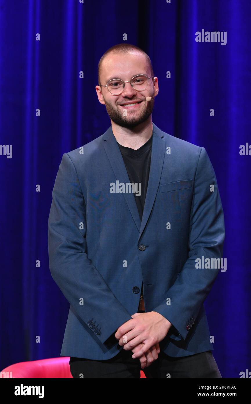 Köln, Deutschland. 10. Juni 2023. Journalist Dominik Erhard, Chefredakteur des Magazins Philosophie, im Podiumsdiskussion bei Phil.Cologne. Kredit: Horst Galuschka/dpa/Alamy Live News Stockfoto