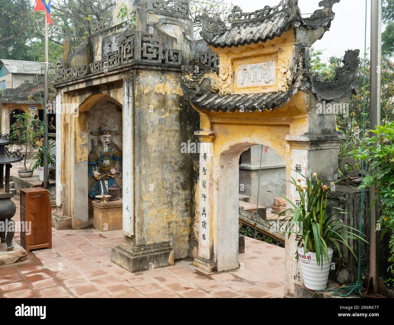 Den Doc Cuoc, Tam Toa Thanh Mau, ein kleiner Tempel für Thanh, Thanh Giong am südlichen Ende von Sam Son Beach in der Provinz Thanh Hoa in Vietnam. Das War'S Stockfoto