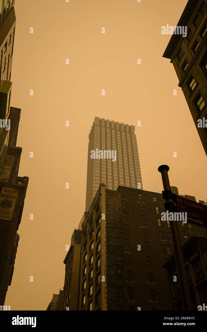 Gefährliche Luftqualität in New York City durch kanadische Waldbrände, 7. Juni 2023. Stockfoto