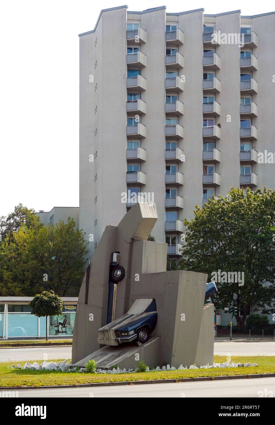 Berlin, Charlottenburg, Rathenauplatz, Cadillac-Kunstwerk von Wolf Vostell Stockfoto