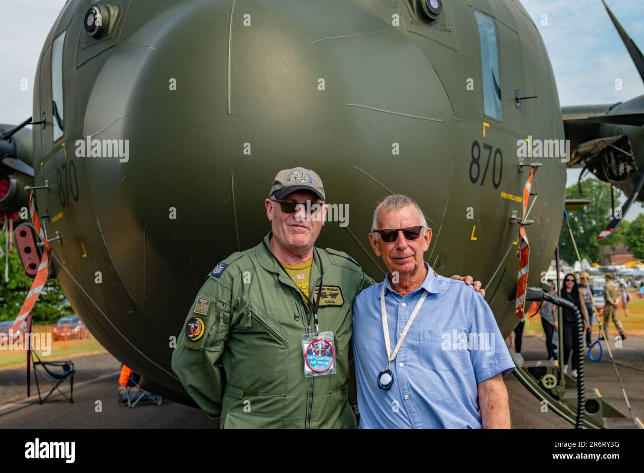 Tim Wells, Staffelführer (RTD), der während seiner Karriere als RAF-Mitarbeiter mehr als 10.000 Stunden auf der C-130 Hercules geflogen ist, von der C130 Hercules auf der RAF Cosford Air Show, Cosford, Großbritannien, 11. Juni 2023 (Foto von Lisa Harding/News Images) Stockfoto