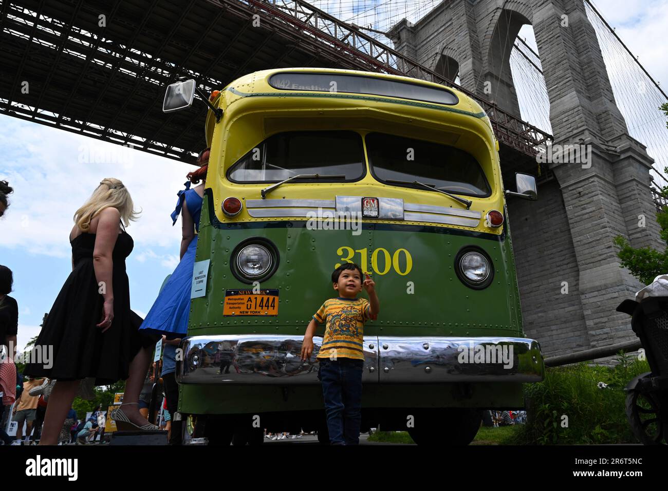 Photo by NDZ/STAR MAX/IPx 2023 6/10/23 People tour vintage buses