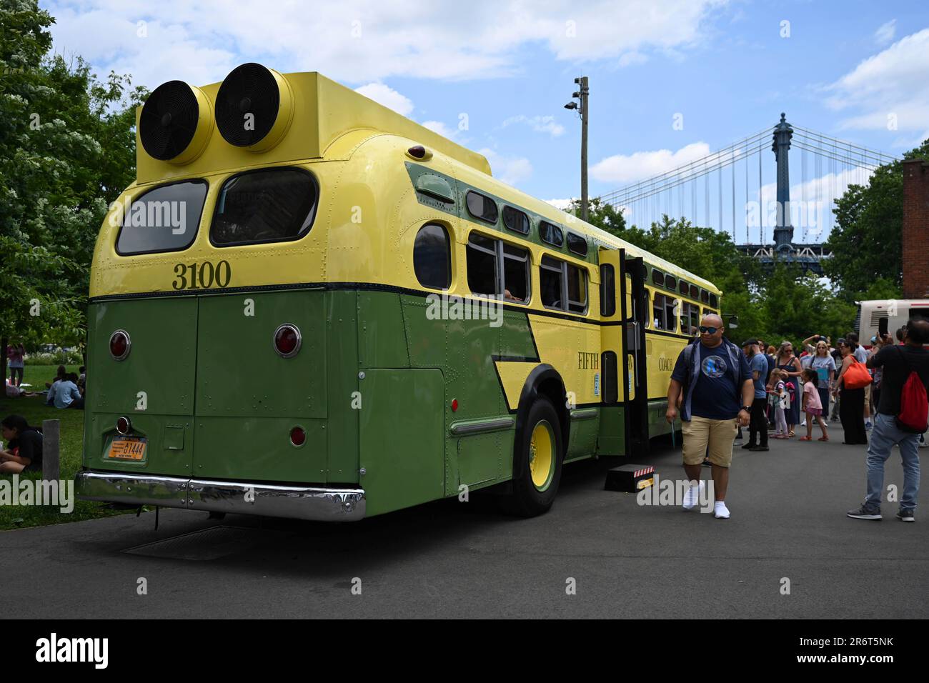 Photo by NDZ/STAR MAX/IPx 2023 6/10/23 People tour vintage buses