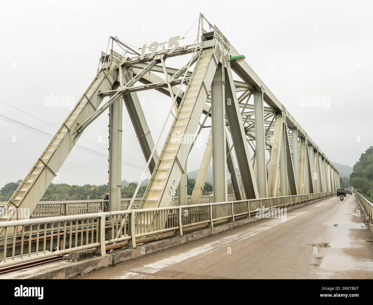 Die Ham-Rong-Brücke in Thanh Hoa, Vietnam. Die Brücke wurde von den Franzosen während der Kolonialzeit gebaut und Hunderte Male von den Amerikanern mit Dura bombardiert Stockfoto